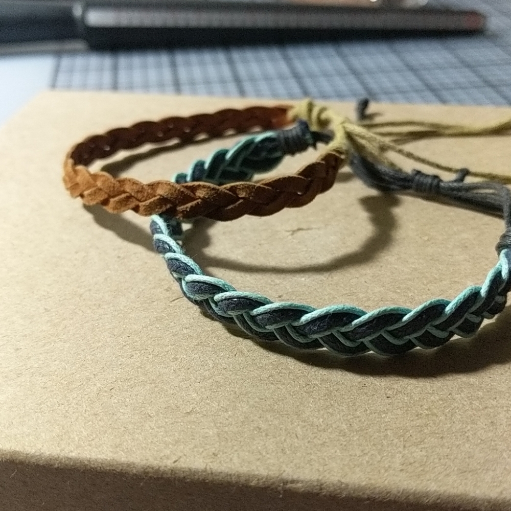 2 braided adjustable bracelets - Picture 3 of 3